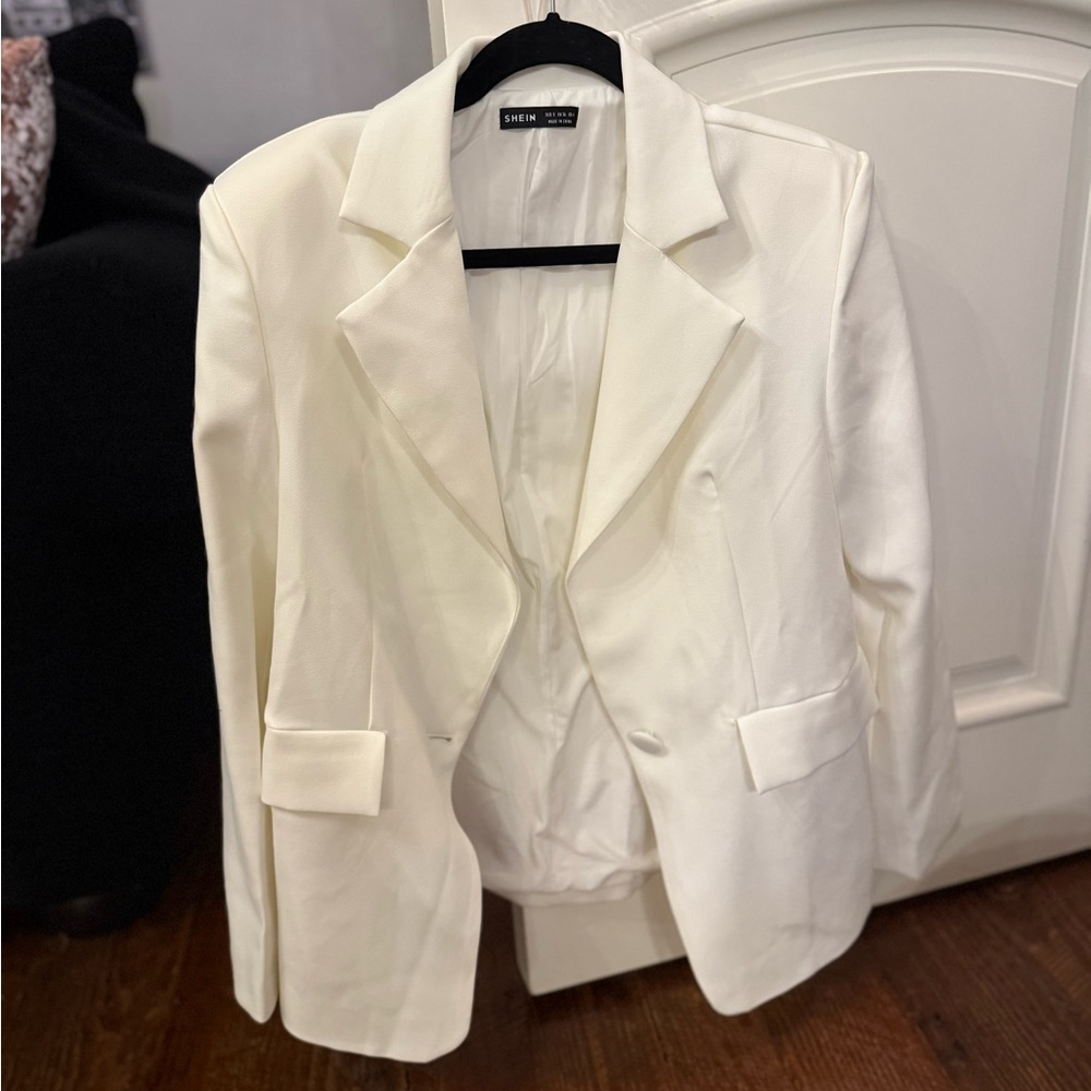 SHEIN Elegant Cream Blazer